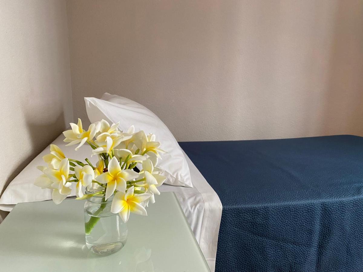 מאלגה Hostal Moscatel מראה חיצוני תמונה