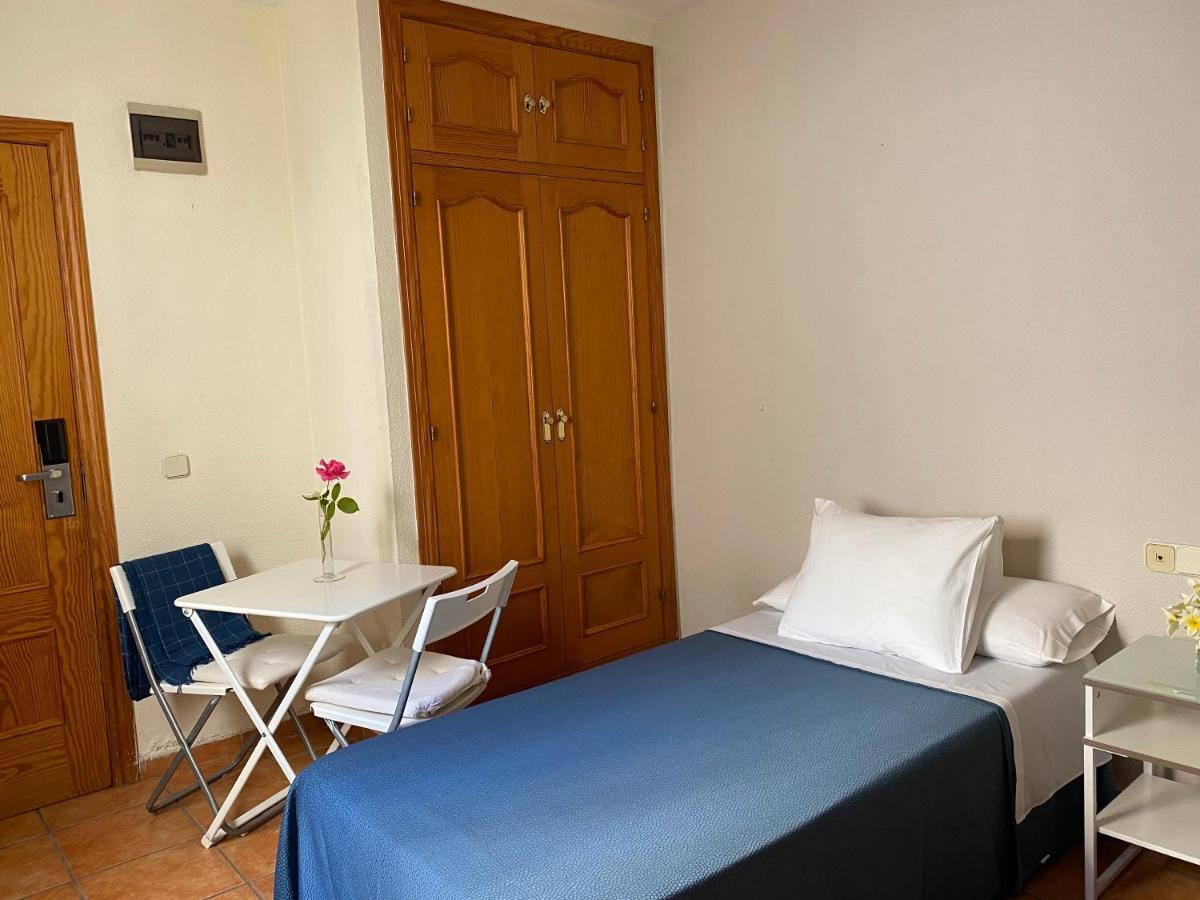 מאלגה Hostal Moscatel מראה חיצוני תמונה